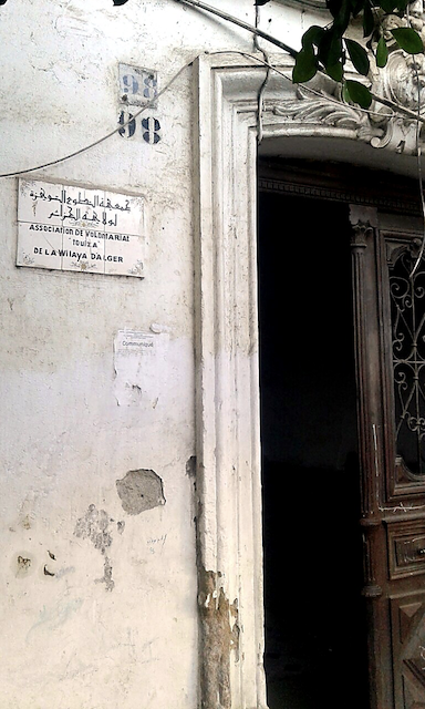 Figure 16. Les langues sur les plaques signalétiques