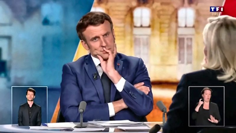 Figure 1. Emmanuel Macron : main au menton, bras croisés et écoute évaluative — 56 min 08 s